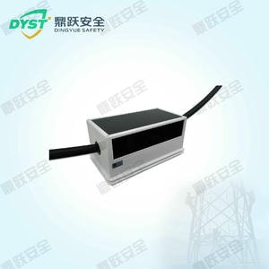 配网行波型故障预警与定位装置