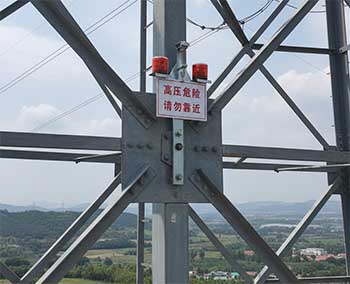 电网安全升级：输电线路警示灯的系统化部署