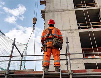 电力现场人员违规作业频发?安全帽监测系统这样解决