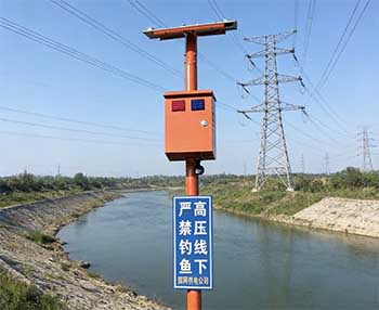 告别高压垂钓风险！智能警示杆为河道 / 水库安全保驾护航
