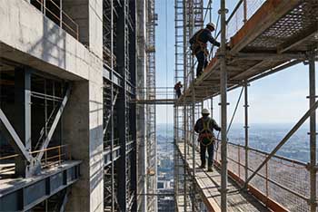 北斗智能安全帽：破解高危作业通讯、定位双重难题